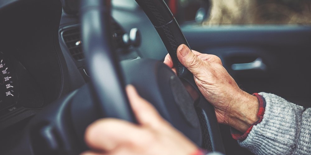 20 Warning Signs Your Mom Should Stop Driving