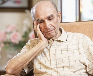 7 Ways to Help Your Senior Overcome the Winter Blues