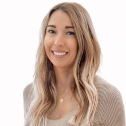 sara robertson portrait